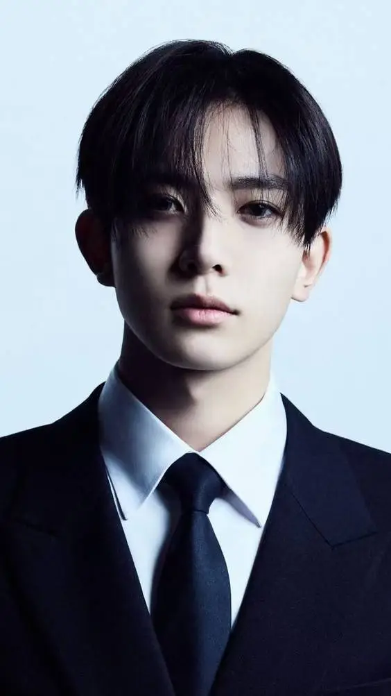 ai character: Lee Heeseung  background