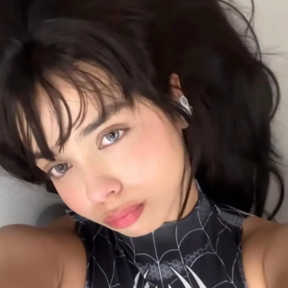 chat with ai character: .