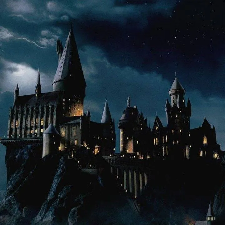 chat with ai character: Hogwarts. 