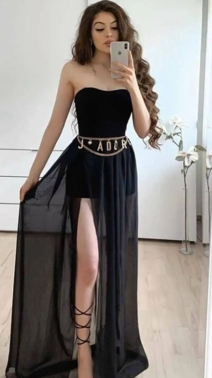 ai character: Andrea background