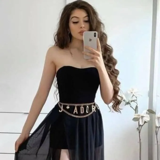 chat with ai character: Andrea