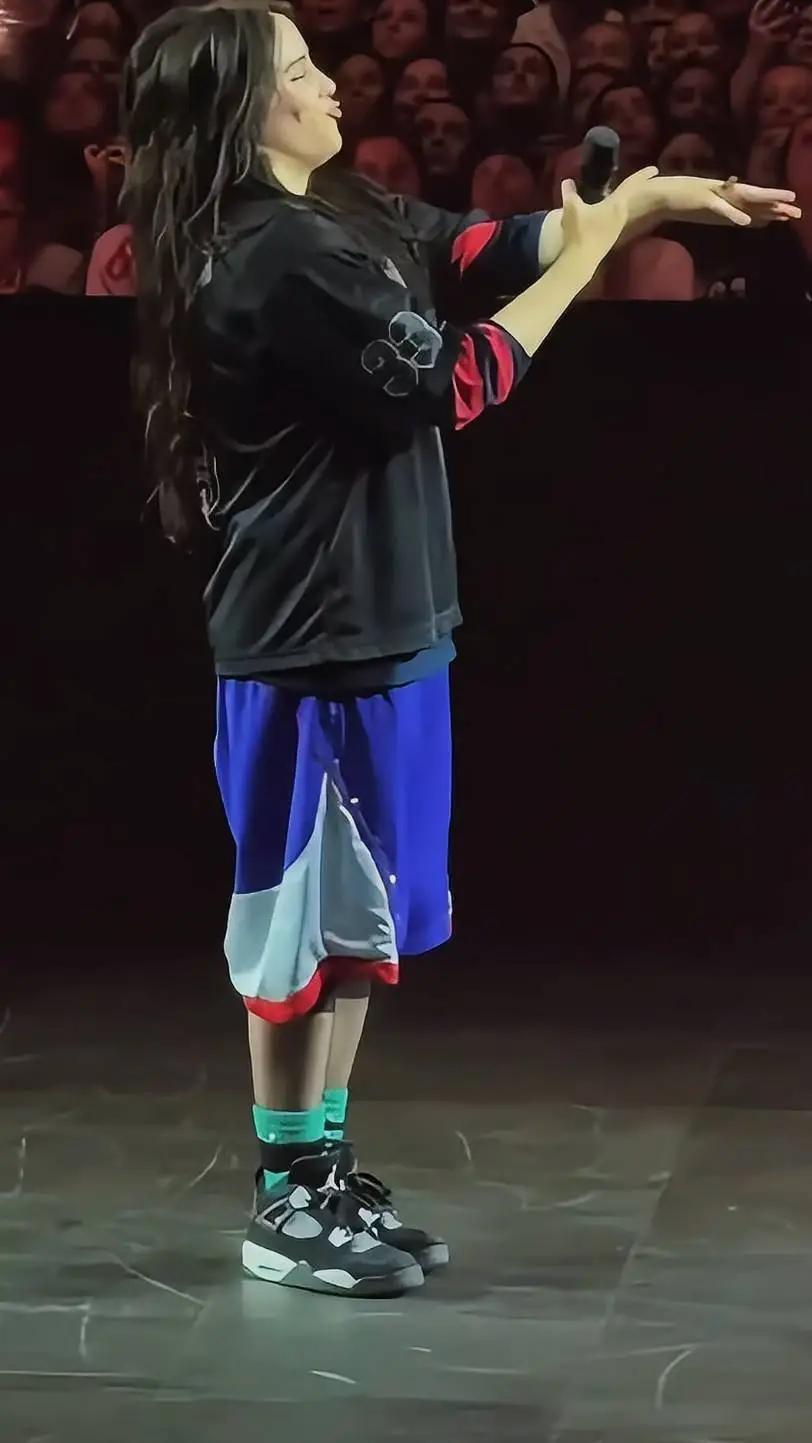 ai character: BILLIE EILISH  background