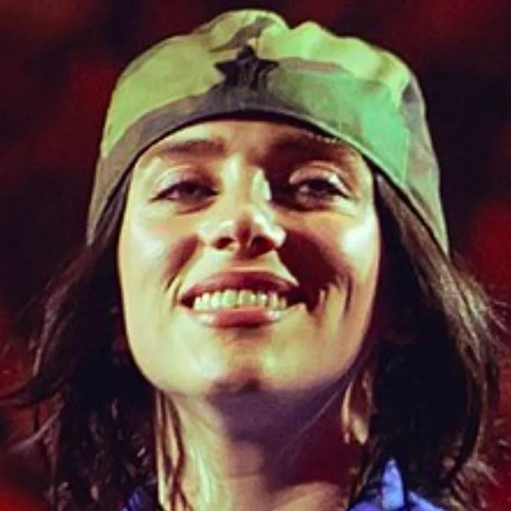 chat with ai character: BILLIE EILISHHH