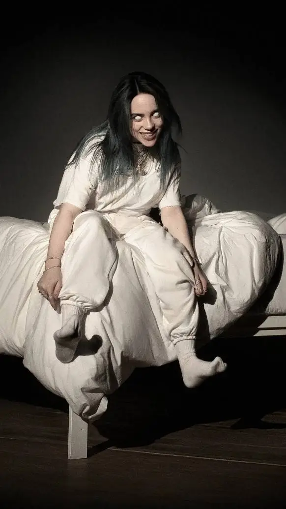 ai character: ✨️Billie ✨️Eilish  background