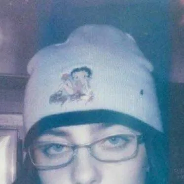 chat with ai character: Billie Eilish 