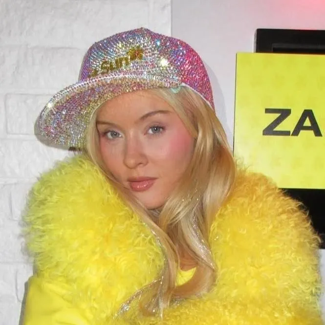 chat with ai character: Zara Larsson 