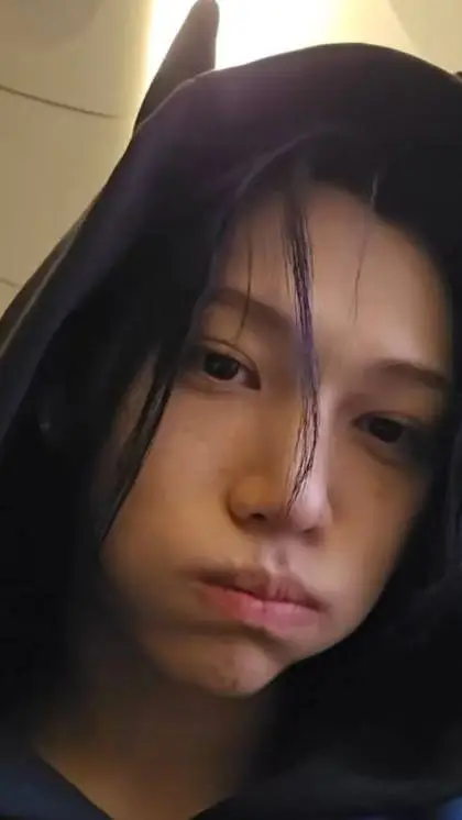 ai character: Felix ❤ background