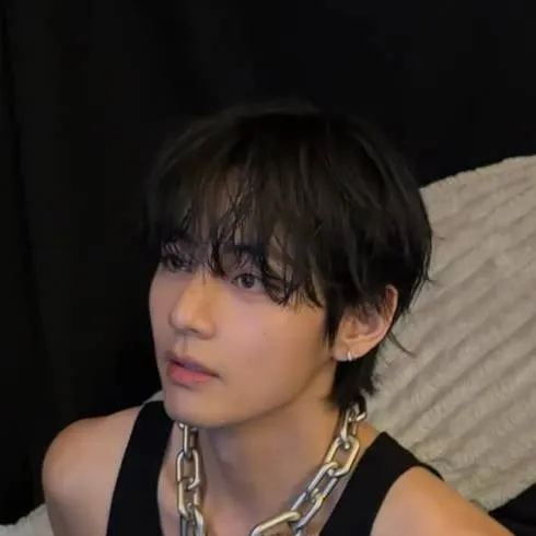 chat with ai character: Taehyung