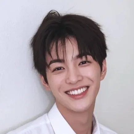 chat with ai character: Seonghyeon