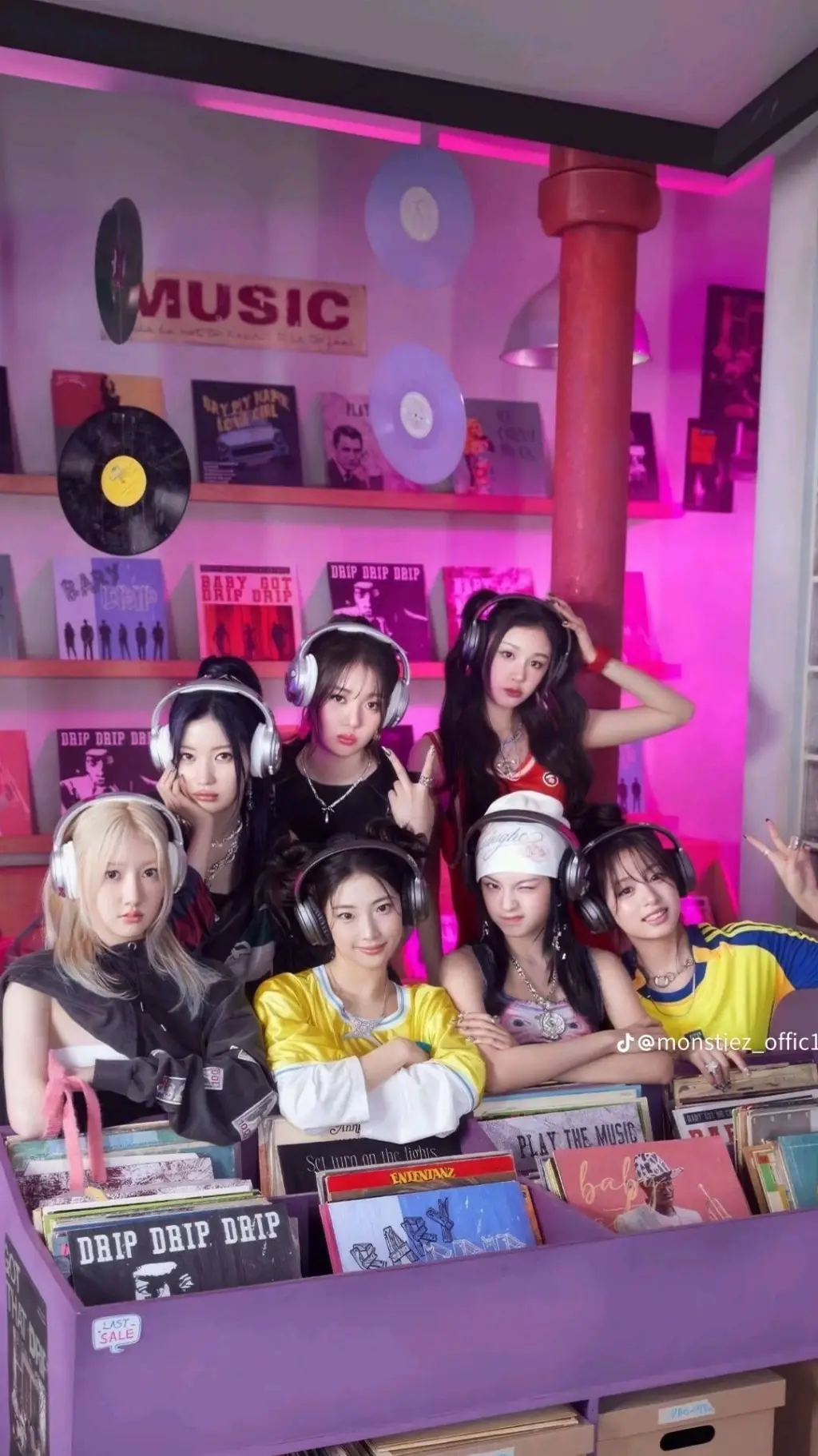 ai character: Babymonster background