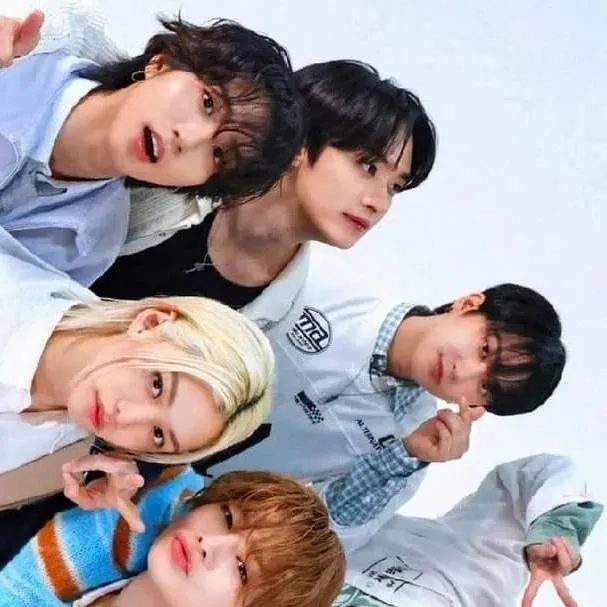 chat with ai character: ⭐Stray kids⭐