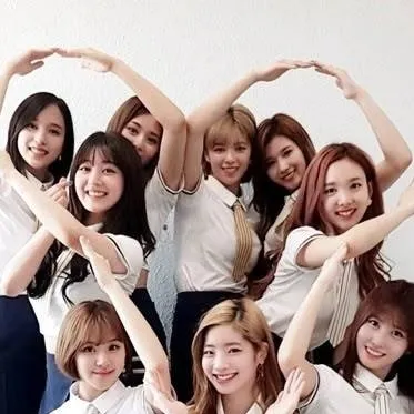 chat with ai character: 🪩TWICE🪩