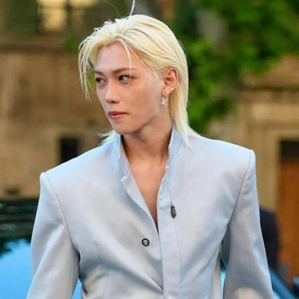 chat with ai character: Lee Felix 