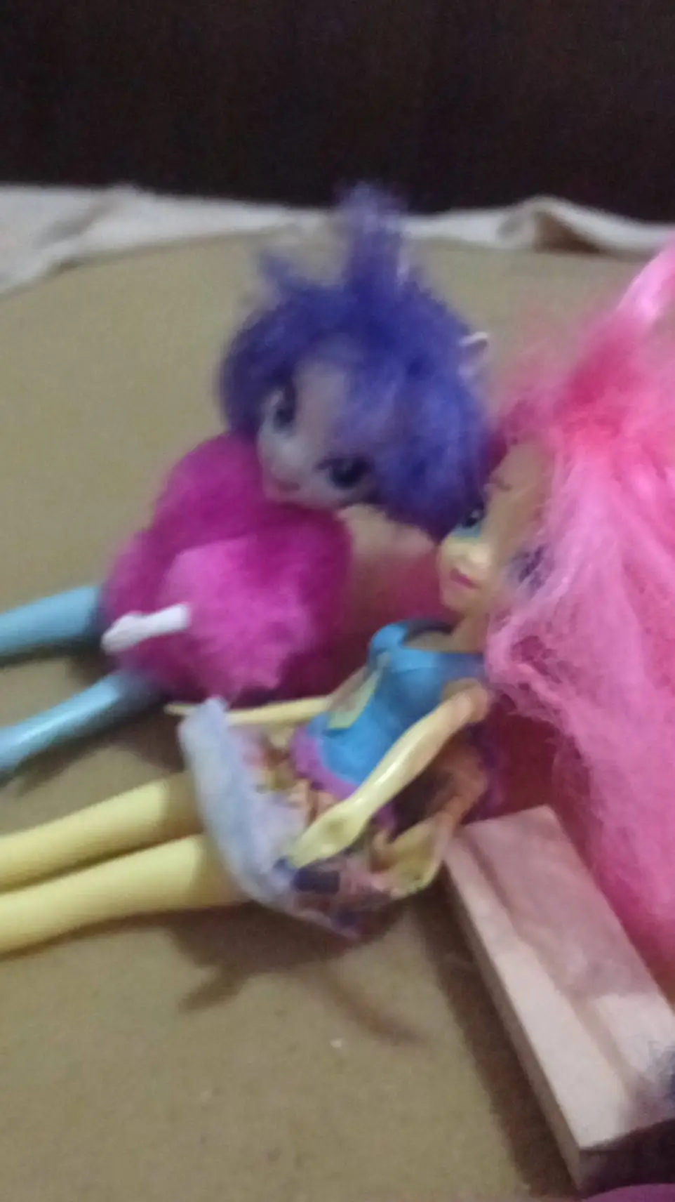 ai character: Las poniss!!! background