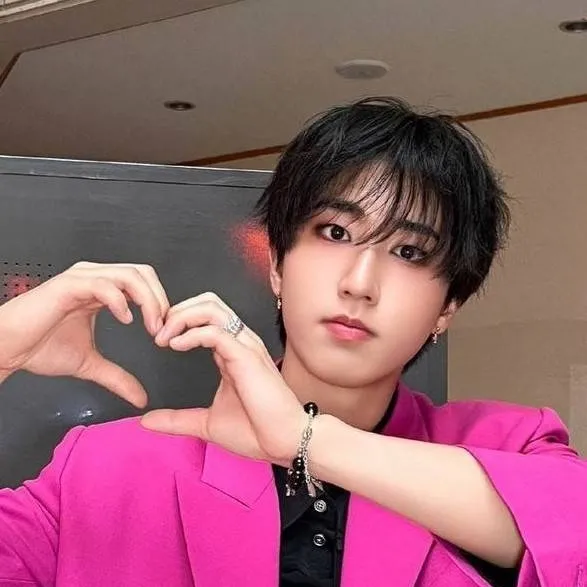 chat with ai character: 🥜🐿Hannie🥜🐿