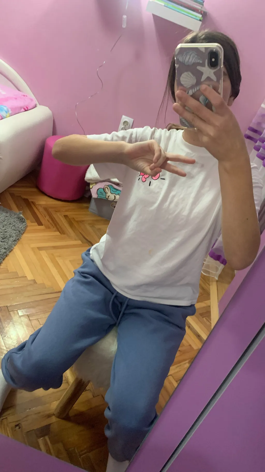 ai character: Mia background