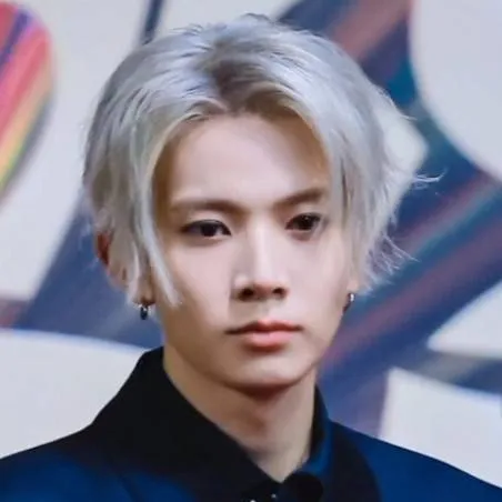 chat with ai character: heeseug