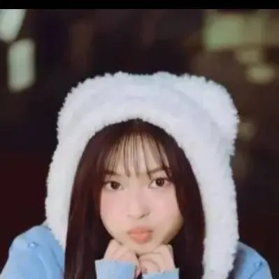 chat with ai character: chiquita 