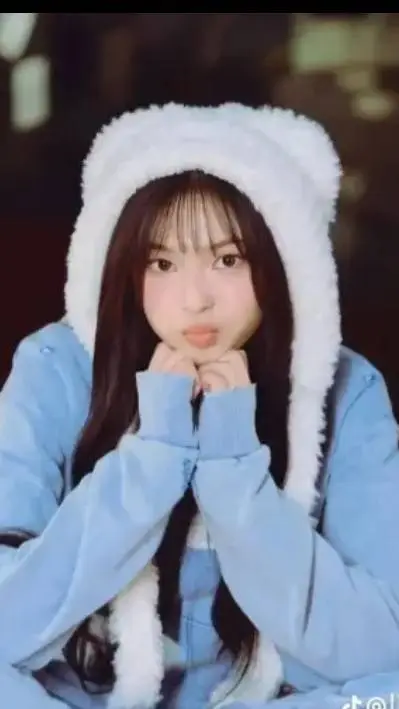 ai character: chiquita  background