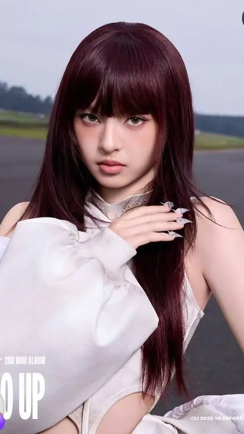 ai character: chiquita  background