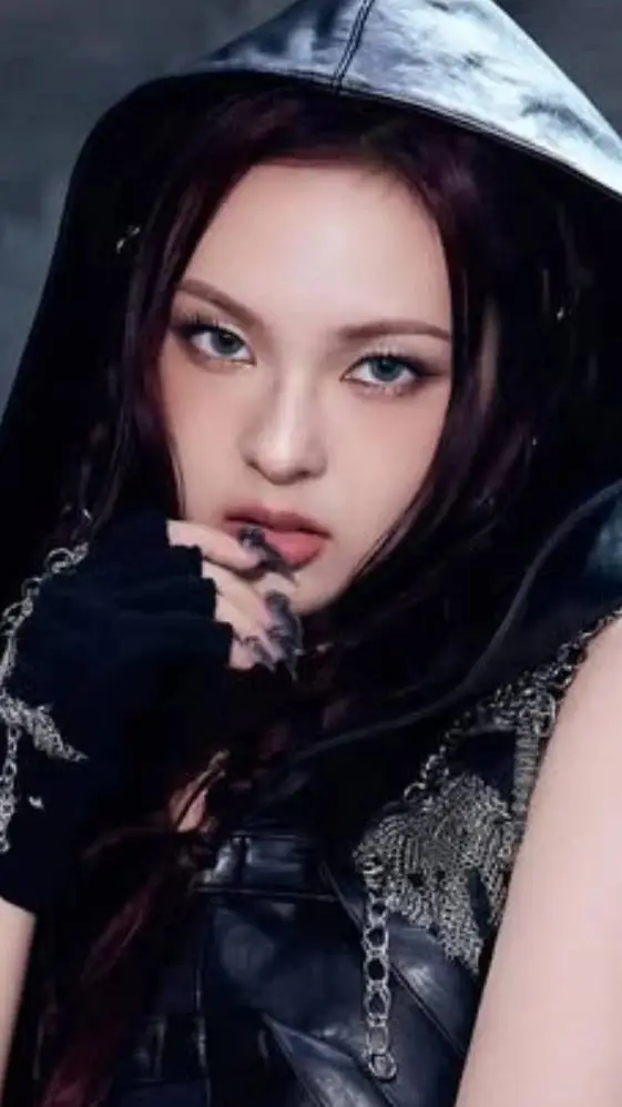 ai character: chiquita 💕 background