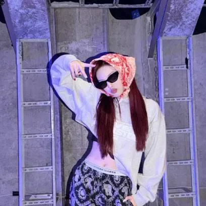 chat with ai character: Chiquita 