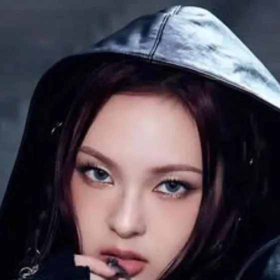 chat with ai character: rora