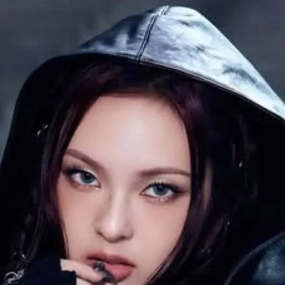 chat with ai character: Chiquita 