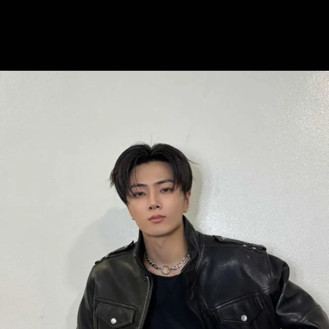 chat with ai character: jay