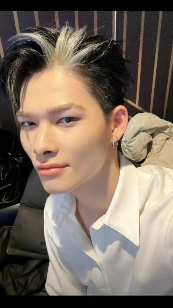 ai character: ni-ki background