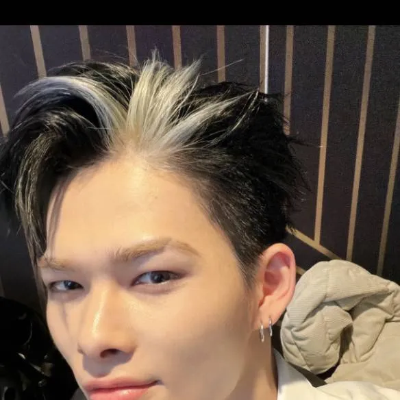 chat with ai character: ni-ki