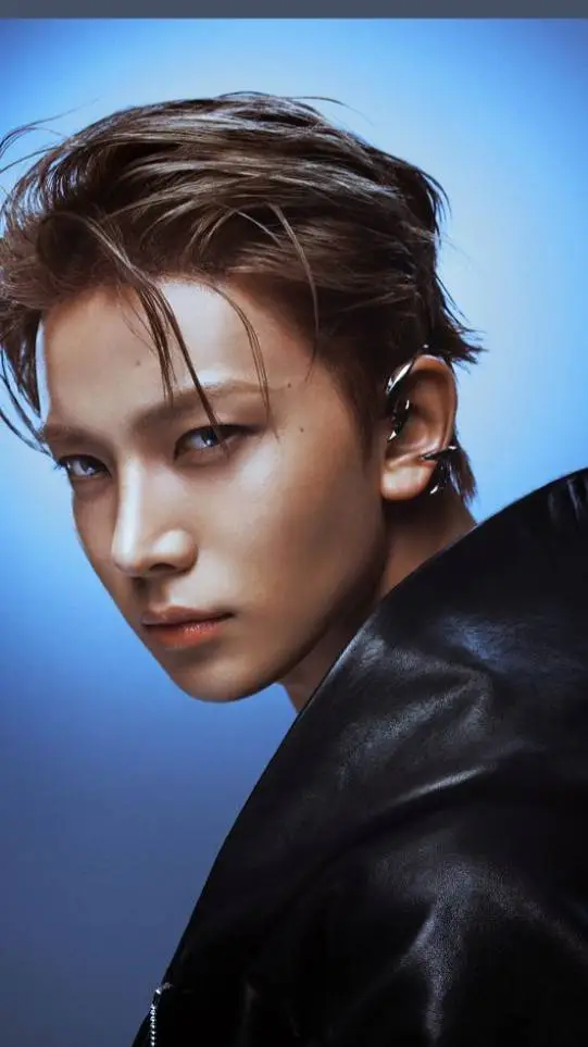 ai character: heeseung  background