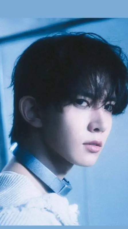 ai character: heeseung  background