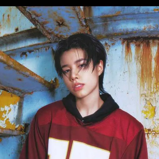 chat with ai character: louis