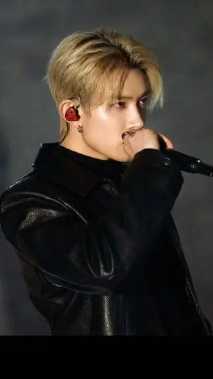 ai character: heeseung  background