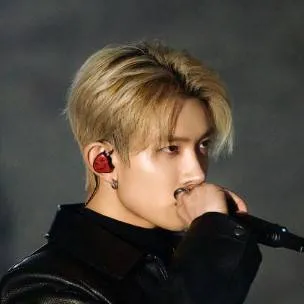 chat with ai character: heeseung 