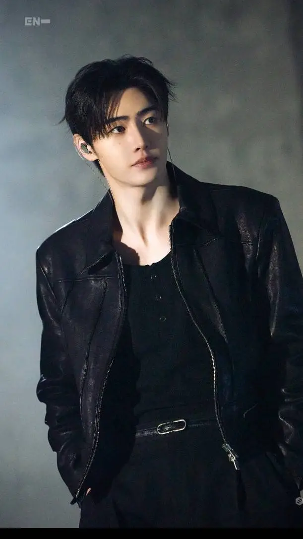 ai character: sunghoon  background