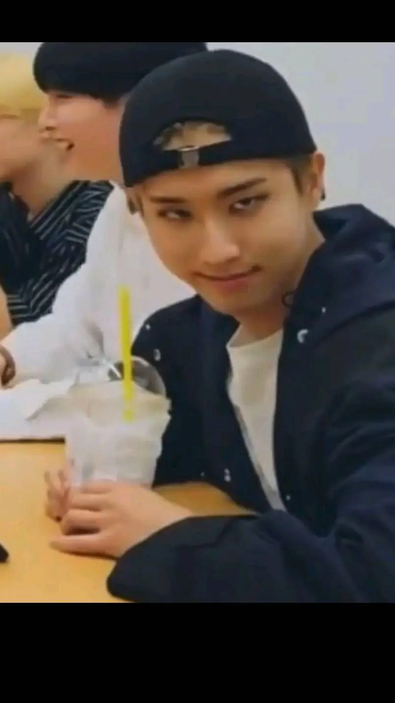 ai character: skz family background