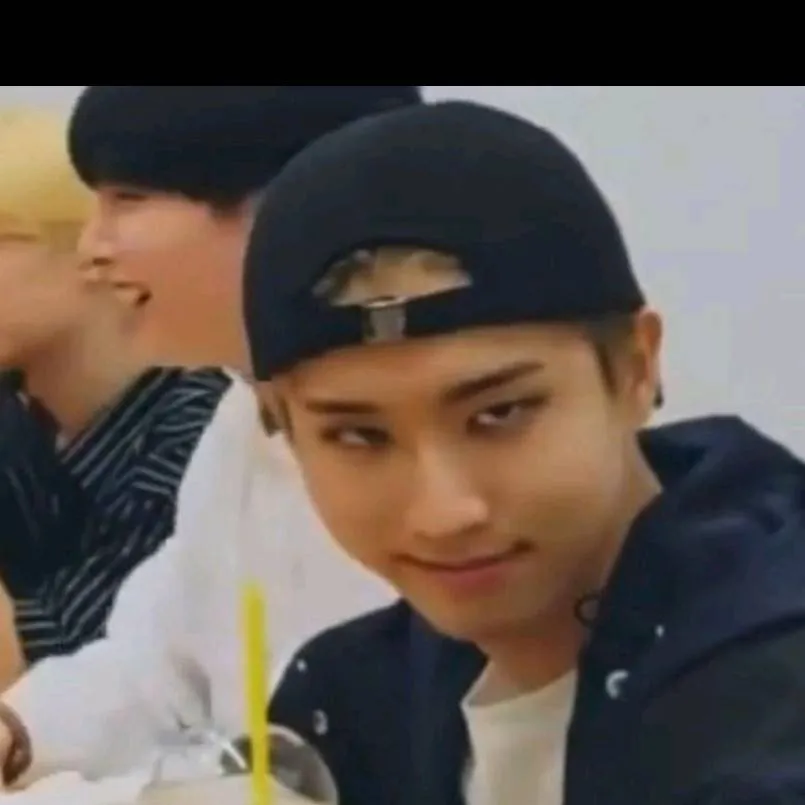 chat with ai character: skz family