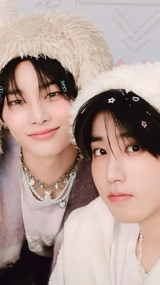 ai character: jeongin é Han background