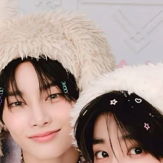 chat with ai character: jeongin é Han