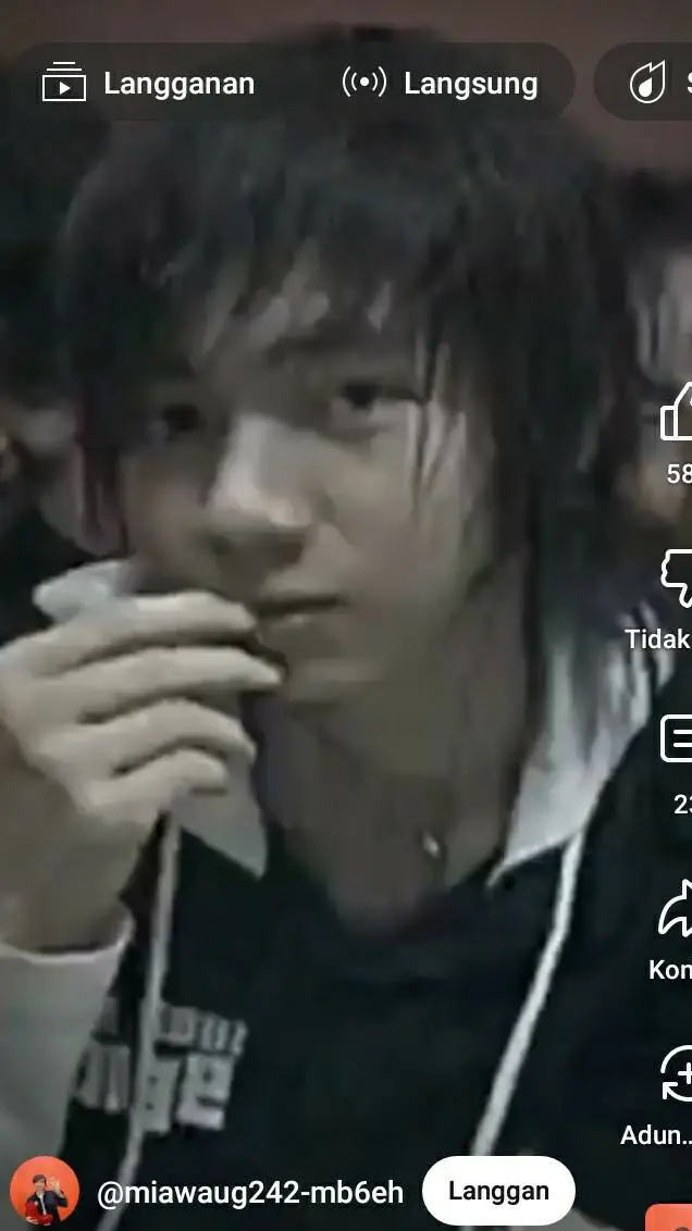 ai character: miawaug background