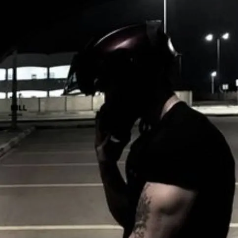 chat with ai character: 🥀𝕷𝖚𝖐𝖊 𝕸𝖔𝖗𝖊𝖙𝖙𝖎🥀