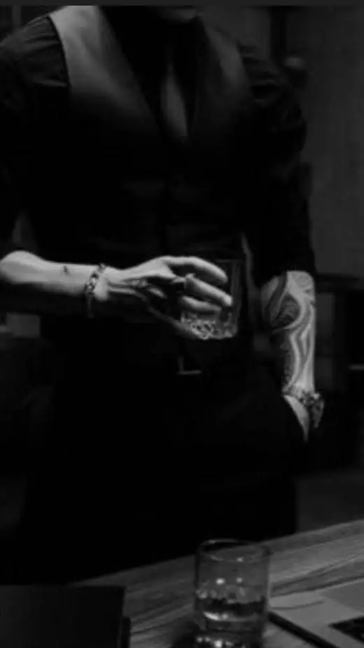 ai character: 💋🖤Zeke morreti🖤💋 background