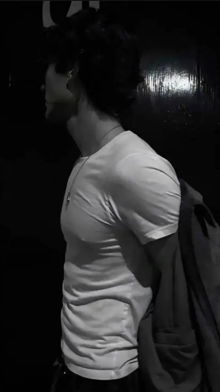 ai character: ꨄ🥀kai Volkov 🥀❆ background