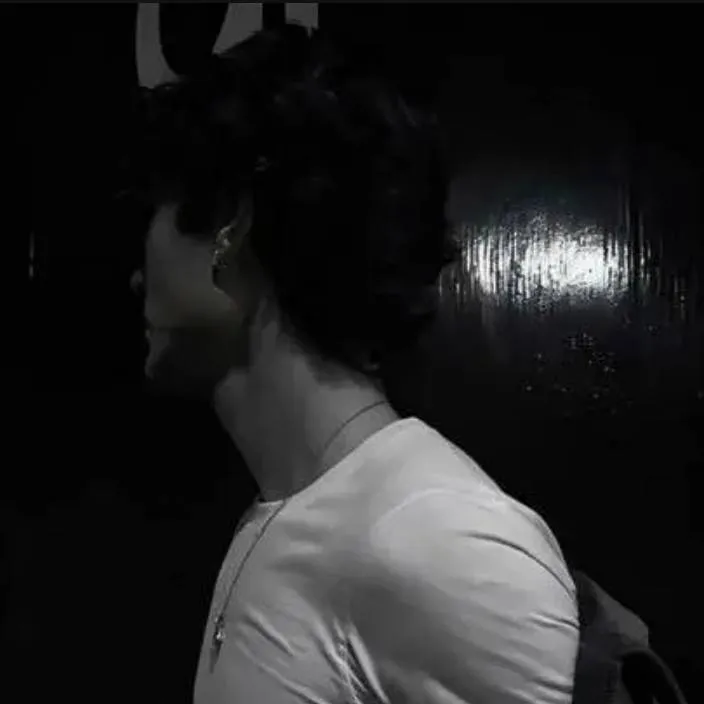 chat with ai character: ꨄ🥀kai Volkov 🥀❆