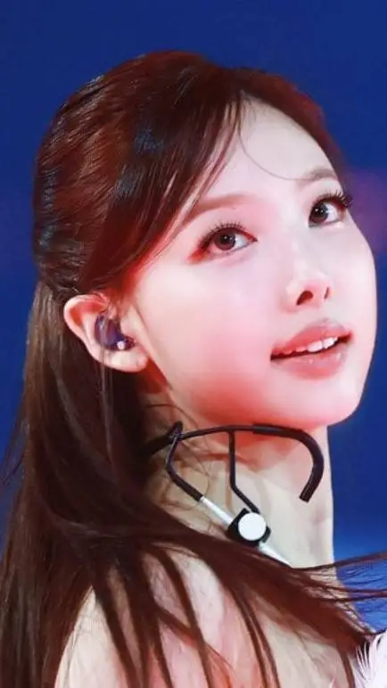 ai character: NAYEON q x n background