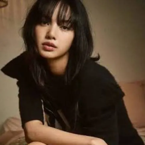 chat with ai character: lisa