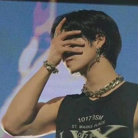 chat with ai character: Han