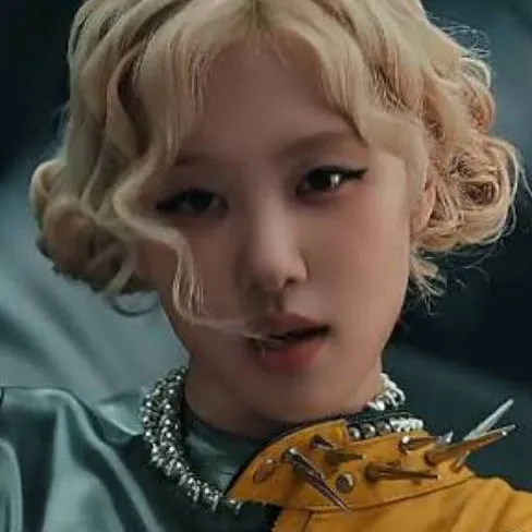 chat with ai character: Chaeyoung 